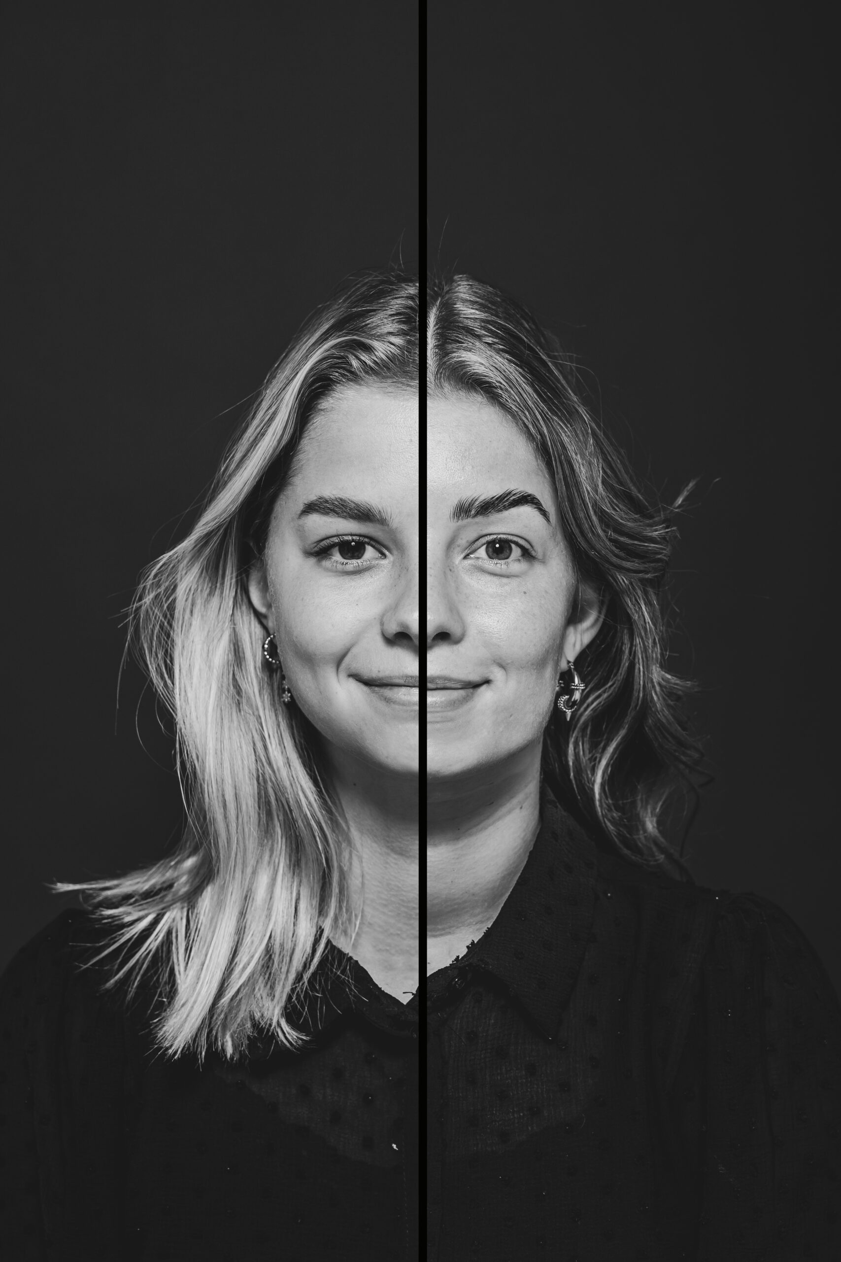 Duoportret Friesland van twee zussen. Zwart/wit met streep door fotograaf Nickie Fotografie uit Dokkum.