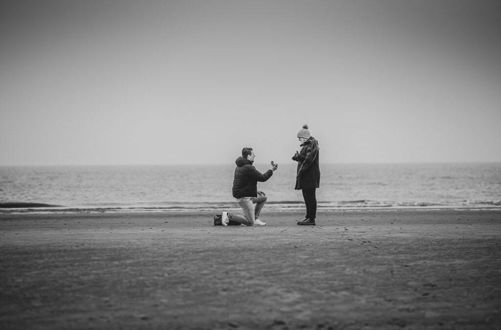 Fotoshoot huwelijksaanzoek op Ameland door fotograaf Nickie Fotografie uit Friesland.