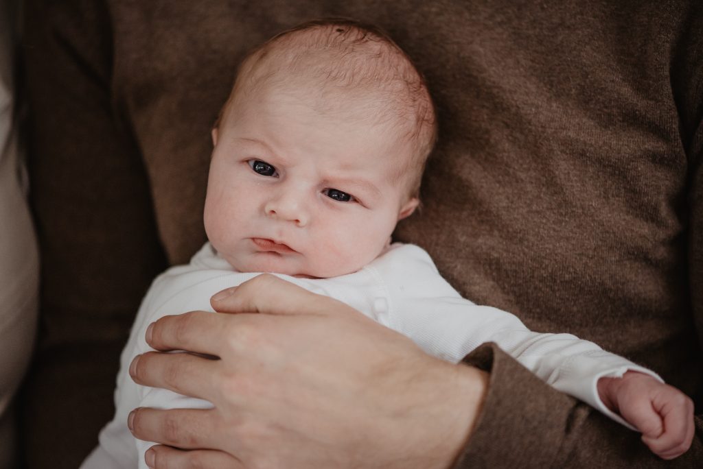 Portret van newborn door newbornfotograaf Nickie Fotografie uit Friesland.