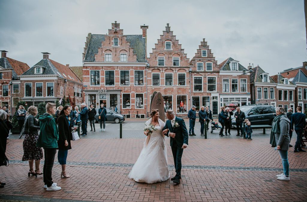 Trouwen in Dokkum. Bruidsfotografie door bruidsfotograaf Nickie Fotografie uit Friesland.