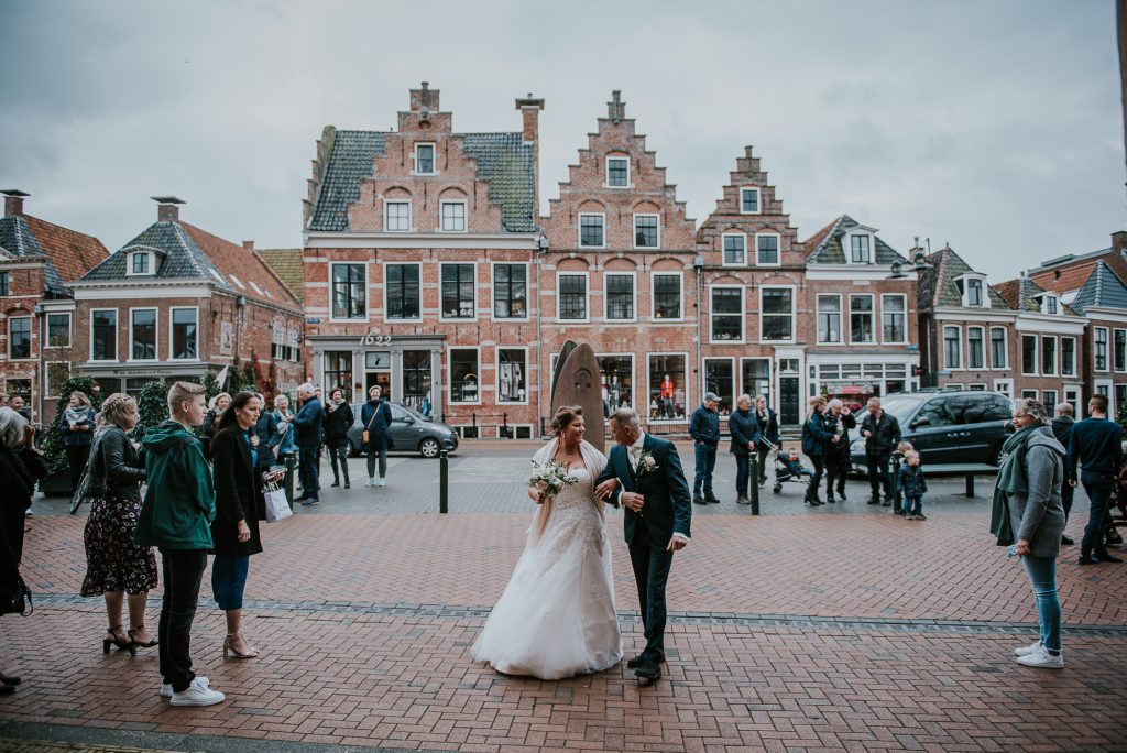 Trouwen in Dokkum. Bruidsfotografie door bruidsfotograaf Nickie Fotografie uit Friesland.