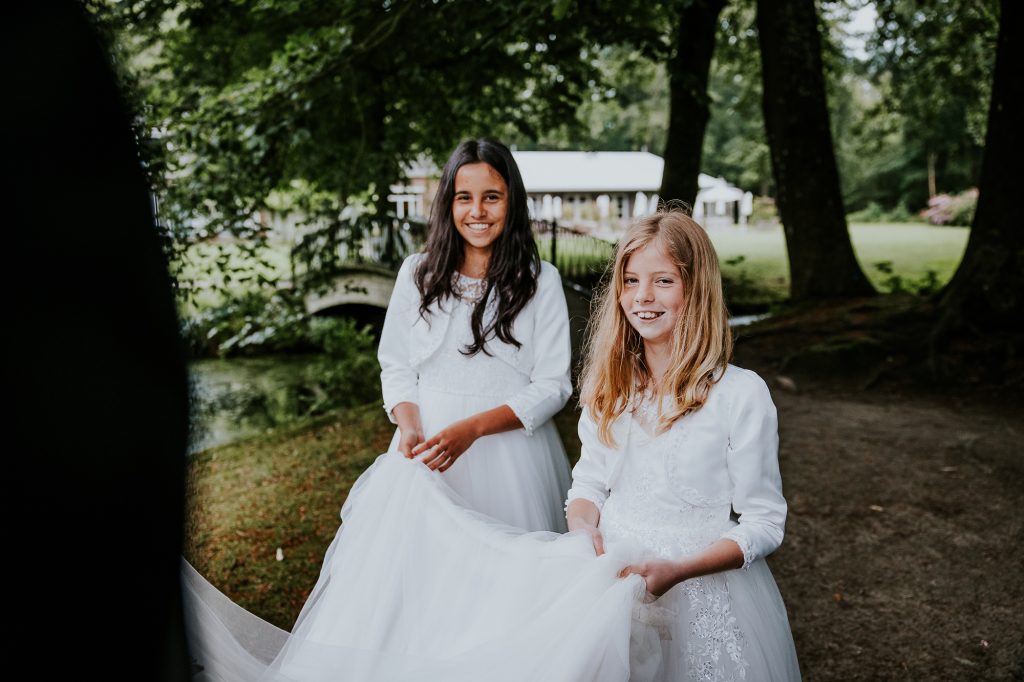 De bruidsmeisjes. Trouwfotografie door trouwfotograaf Nickie Fotografie uit Friesland.