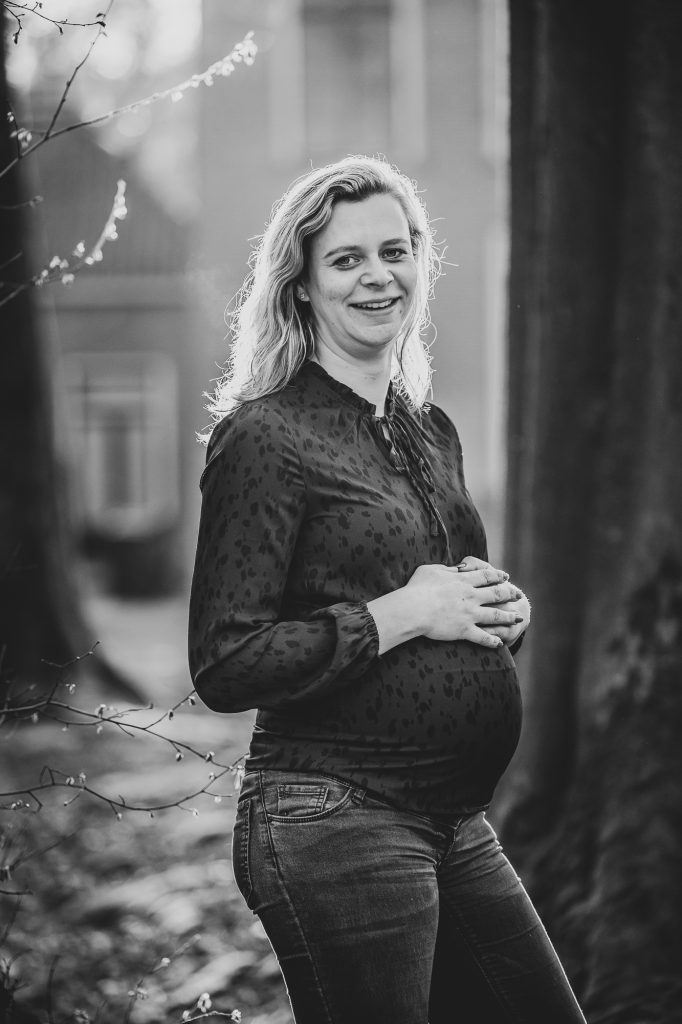 Zwangerschapsreportage door fotograaf Nickie Fotografie uit Dokkum.