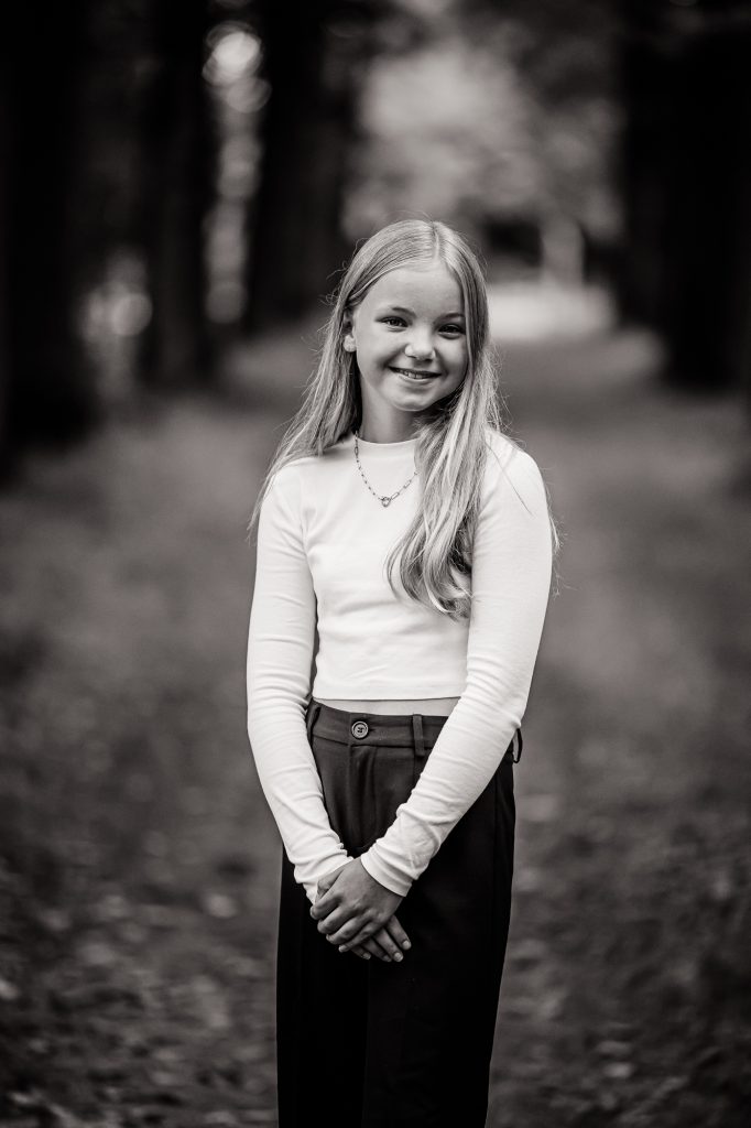 Zwart/wit tienerportret door fotograaf Nickie Fotografie uit Dokkum, Friesland,