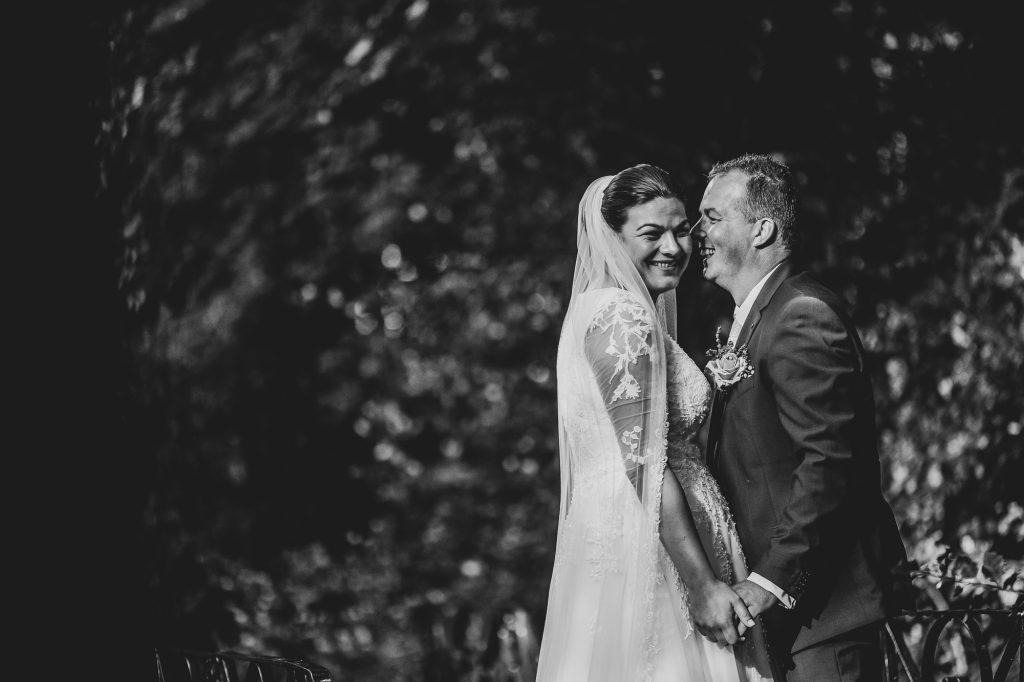 Huwelijkfotografie door huwelijksfotograaf Nickie Fotografie uit Dokkum, Friesland. Zwart-wit trouwreportage.