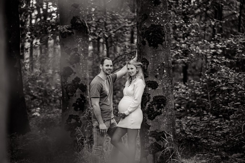 Inverwachting en een fotoshoot met je partner door zwangerschapsfotograaf Nickie Fotografie uit Friesland.