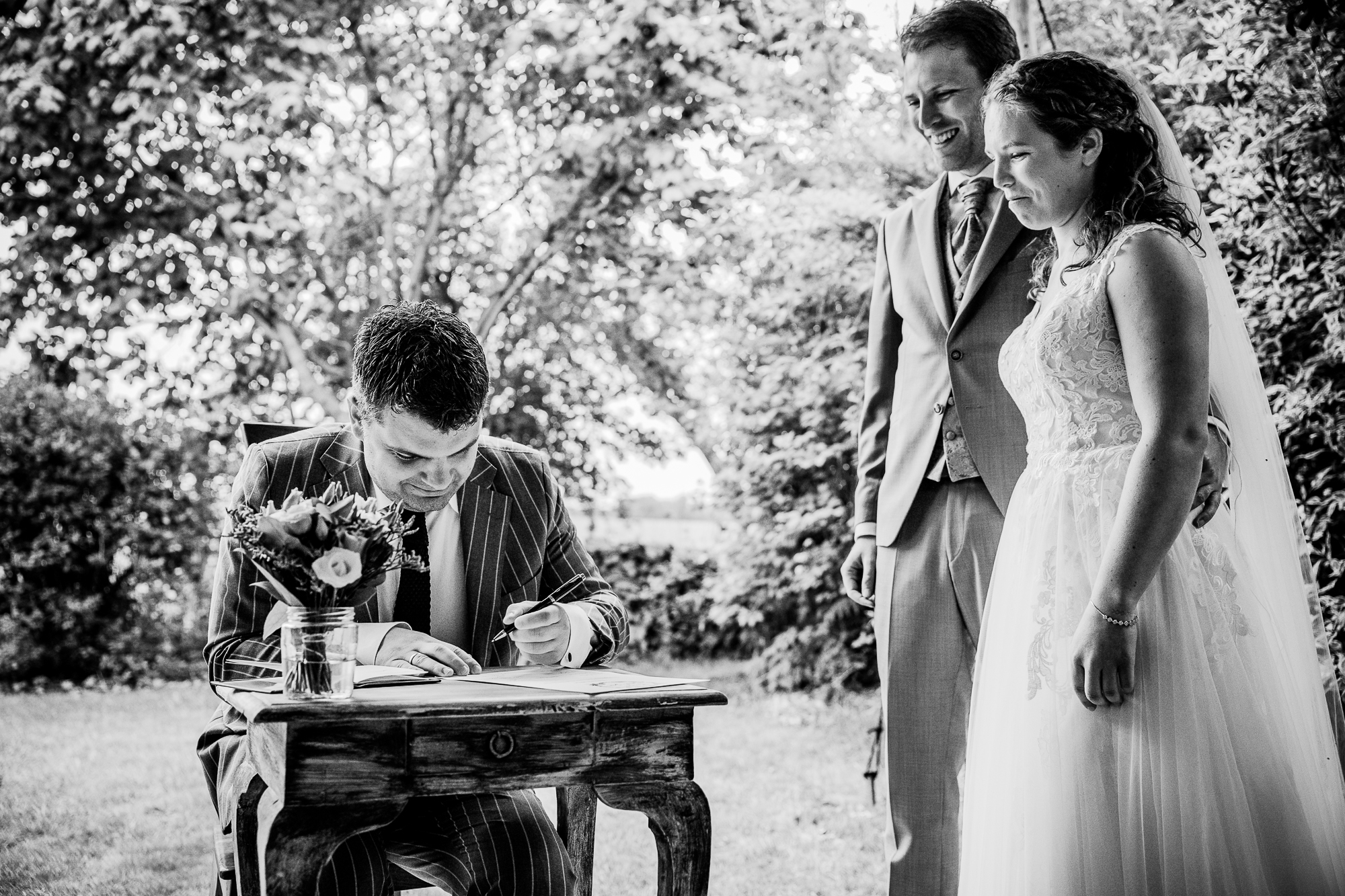 Trouwen in Friesland, Aalsum. Huwelijksreportage door huwelijksfotograaf Nickie Fotografie.