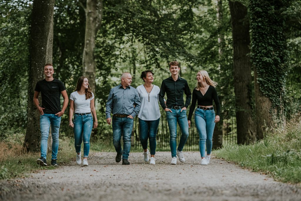 Familie fotoshoot in Stania State, Oenkerk, door fotograaf Nickie Fotografie uit Dokkum, Friesland.