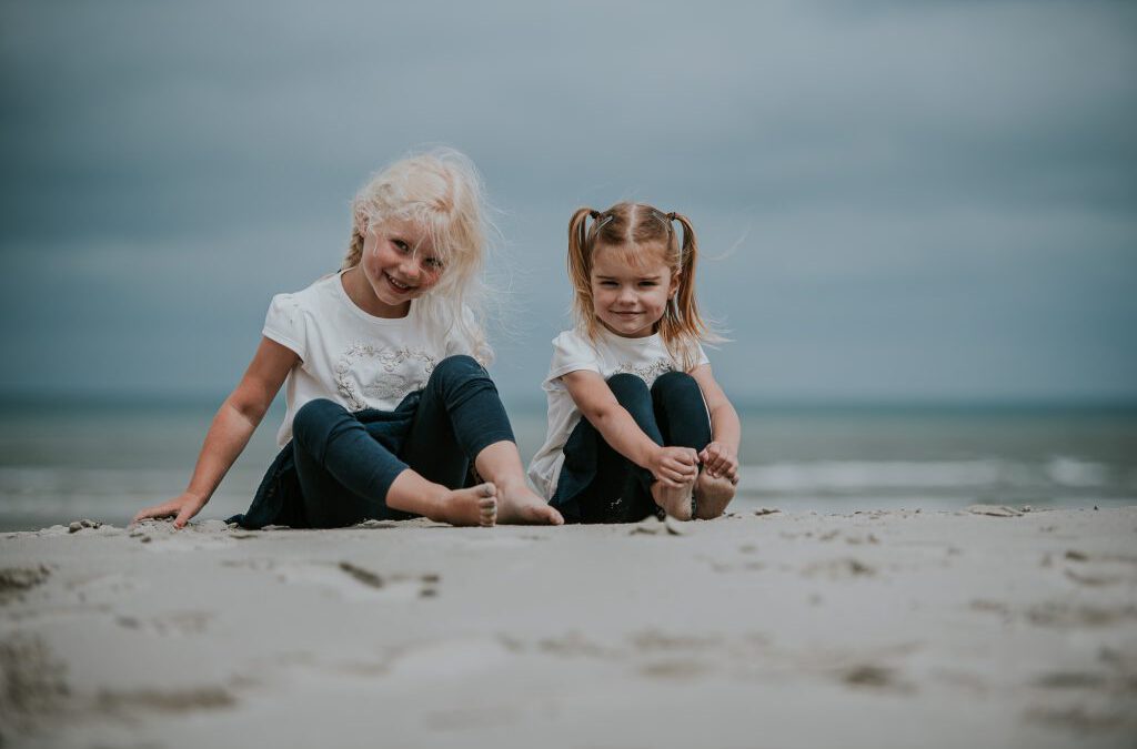 fotograaf Friesland. Kinderfotografie op het strand door Nickie Fotografie uit Dokkum, Friesland