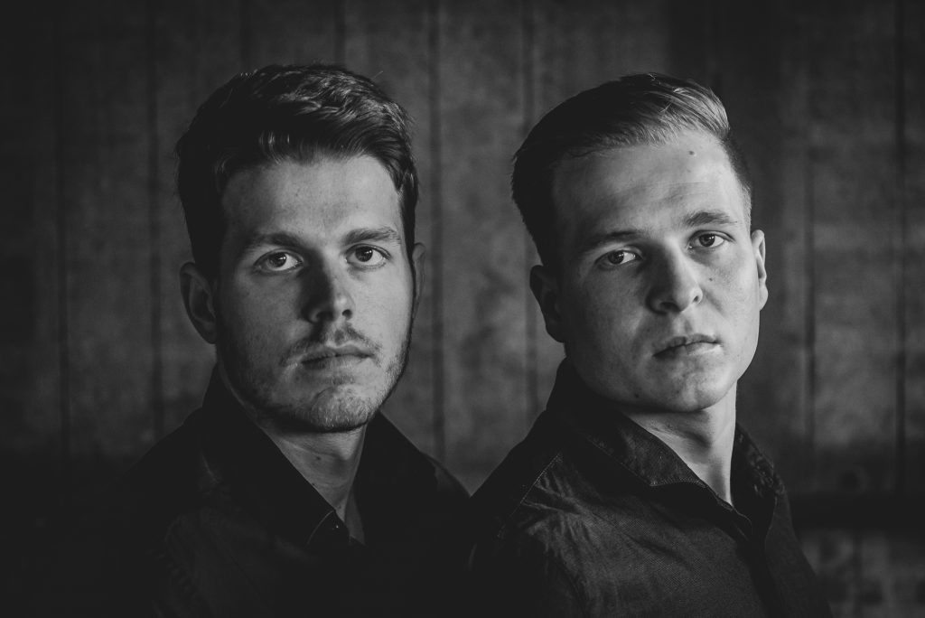 Portret van twee broers door fotograaf Nickie Fotografie uit Dokkum, Friesland
