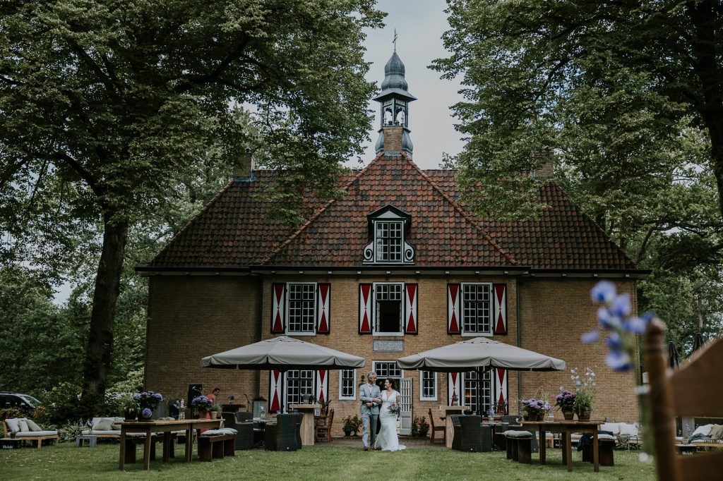Trouwen in Bakkeveen, de Slotplaats. Huwelijksreportage door huwelijksfotograaf Nickie Fotografie uit Friesland.