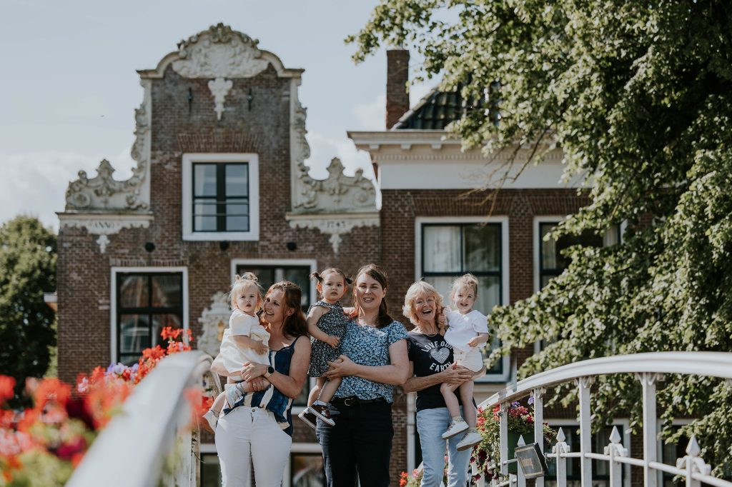Families fotoshoot Dokkum, Friesland door fotograaf NIckie Fotografie.