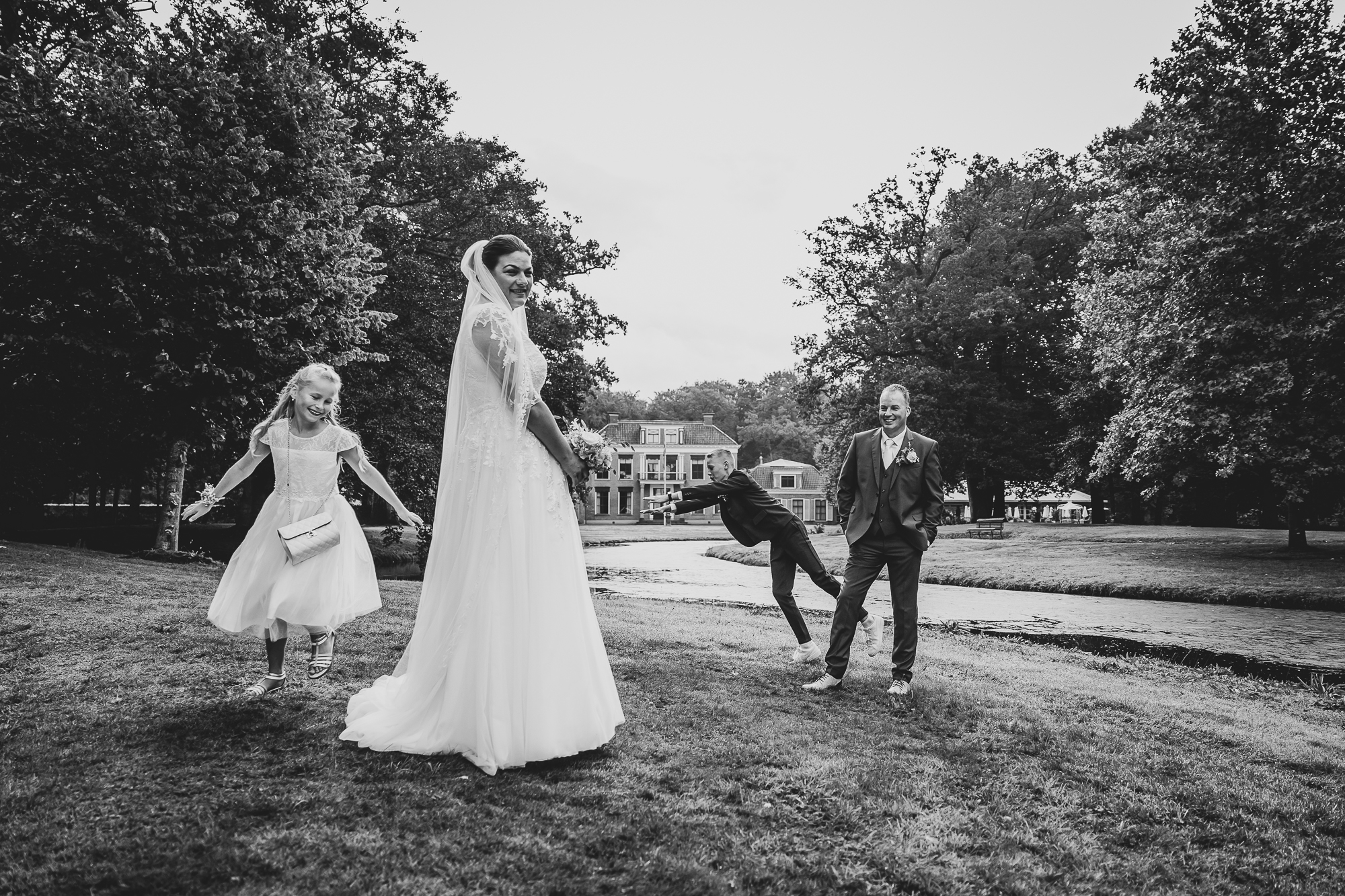 Fotoshoot huwelijk door huwelijksfotograaf Nickie Fotografie uit Dokkum, Friesland.