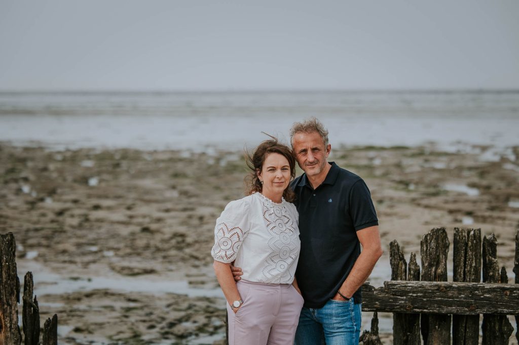 Fotoshoot Moddergat, Friesland. Portret van de ouders door fotograaf Nickie Fotografie.