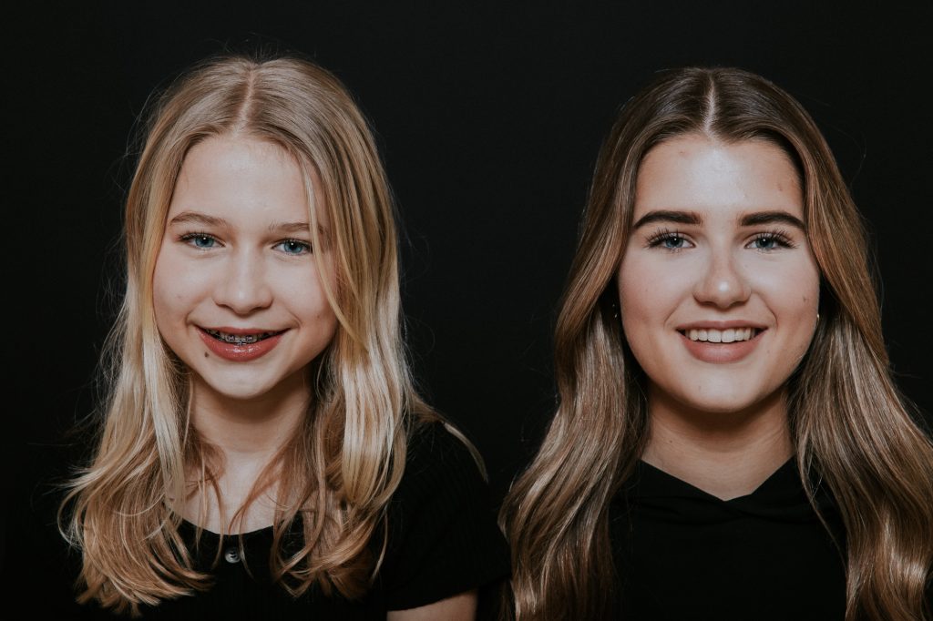 Portret zusjes door fotograaf Nickie Fotografie uit Dokkum.