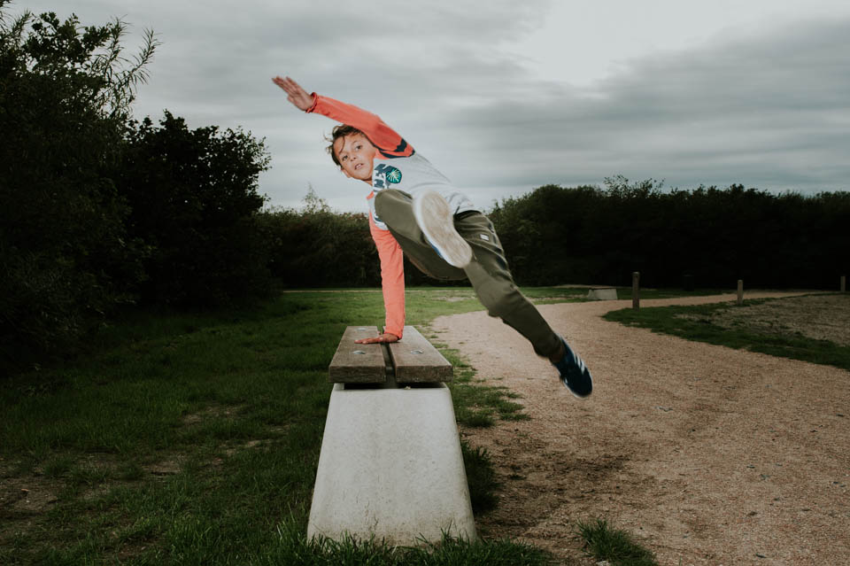 Jump over het bankje, Nickie Fotografie