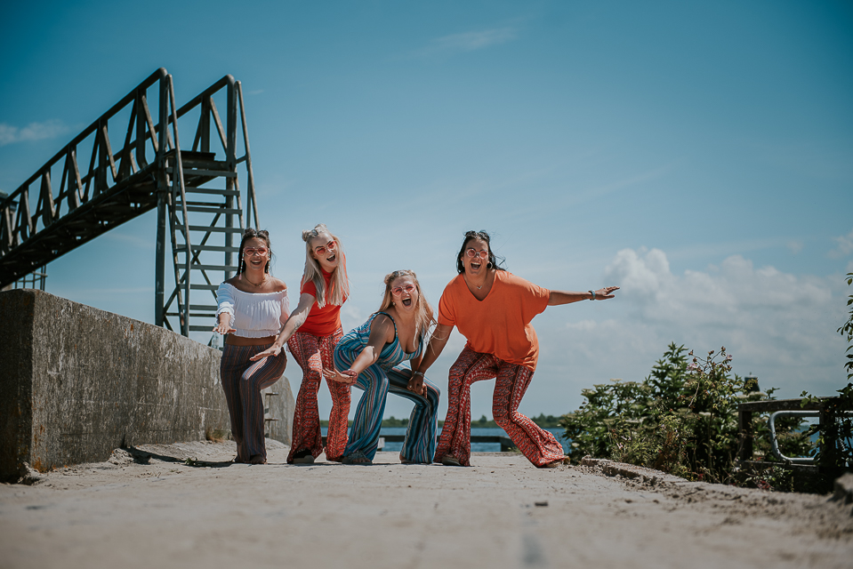 Groepsportret van de dames door portretfotograaf Nickie Fotografie uit Friesland