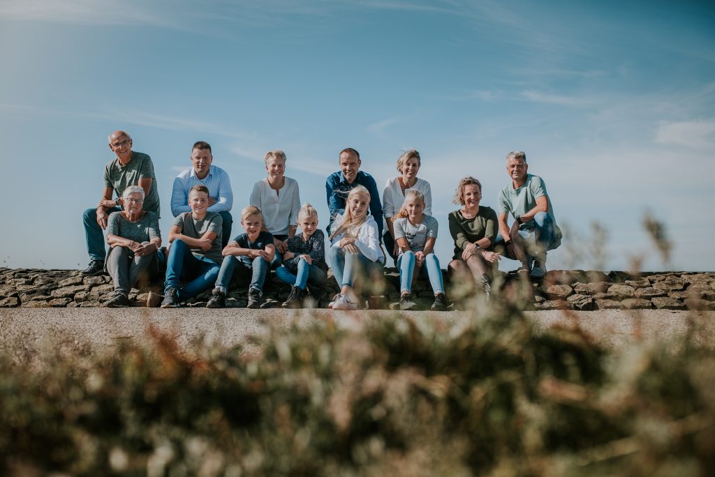 Familie fotoshoot Friesland bij de Waddenzee door fotograaf Nickie Fotografie uit Dokkum