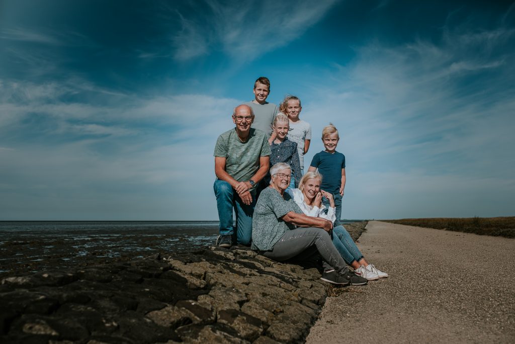 Familie fotoshoot Friesland bij de Waddenzee door fotograaf Nickie Fotografie uit Dokkum