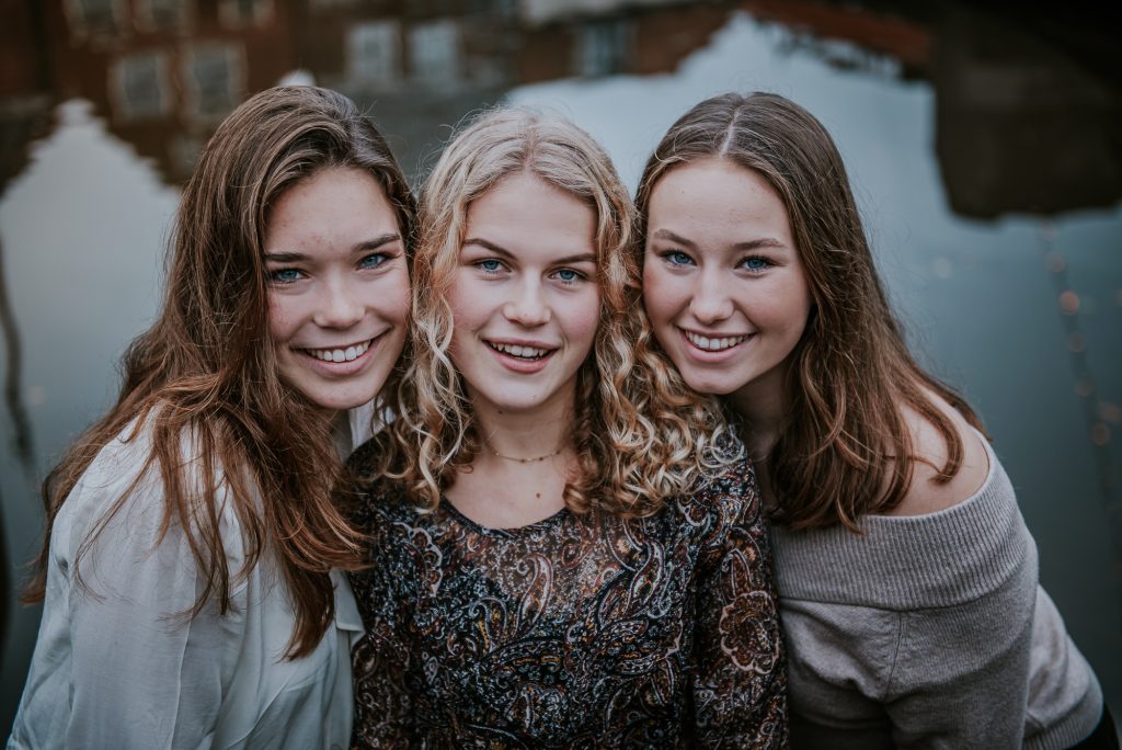 Tienerportret van drie meiden door portretfotograaf Nickie Fotografie uit Dokkum, Friesland