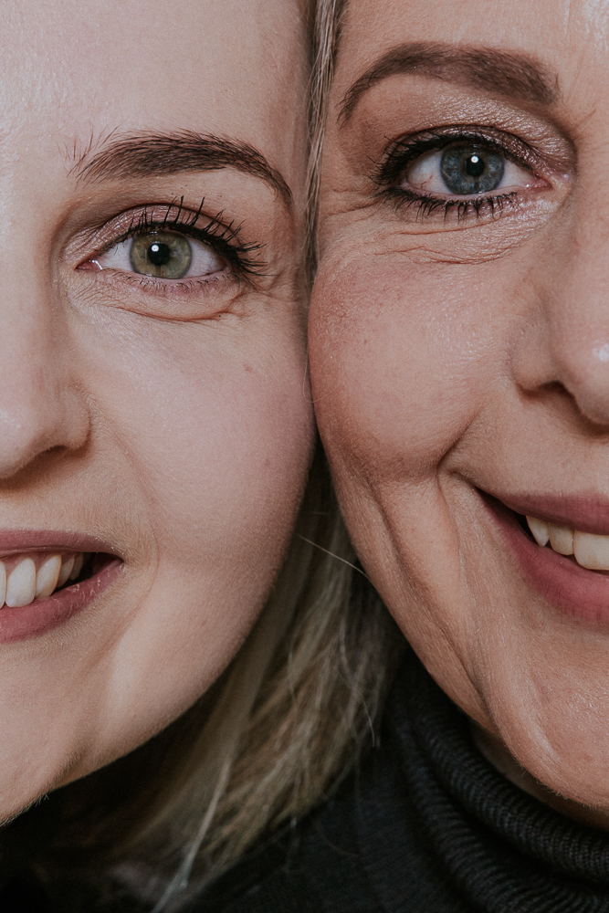 Fotograaf Dokkum, dubbelportret van moeder en dochter. Close-up portret van de dogen.