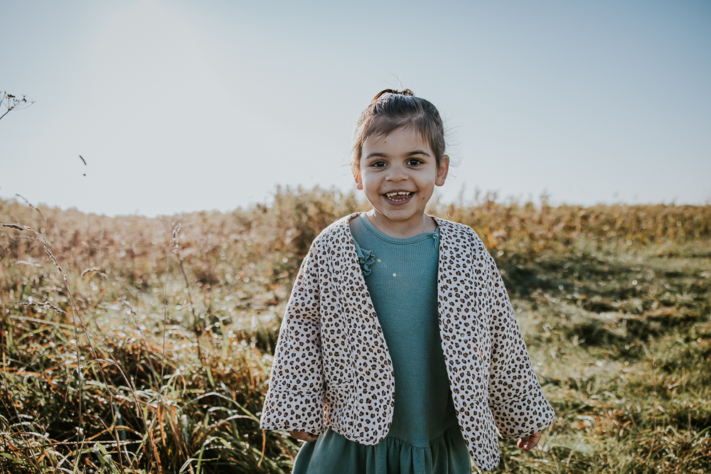 Fotograaf Friesland. Portret van peuter in het Lauwersmeergebied door Nickie Fotografie