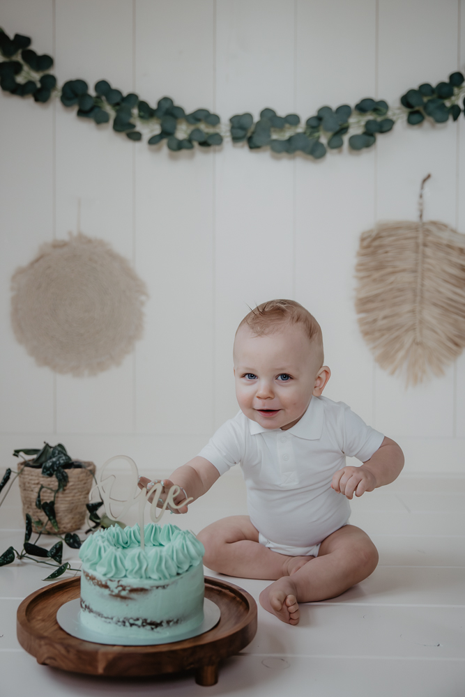 Smash the cake shoot bohemian door fotograaf Nickie Fotografie uit Dokkum, Friesland. Fotoshoot van jongetje dat bijna 1 jaar wordt.