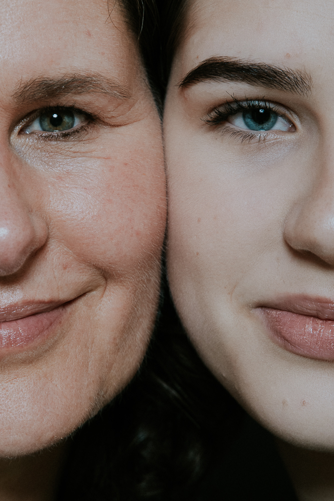 Close-up portret van de ogen van moeder en dochter door fotograaf NIckie Fotografie uit Dokkum, Friesland.