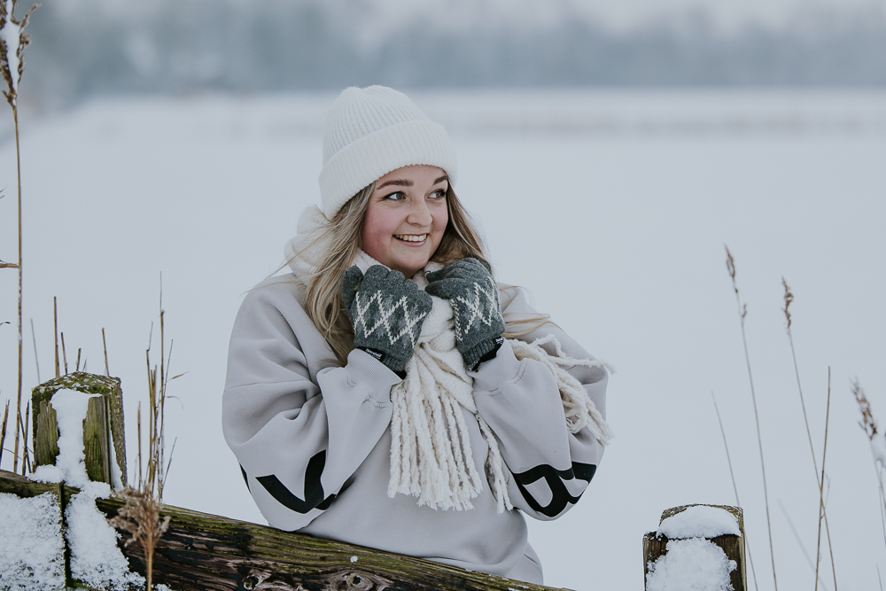 Fotoshoot in de sneeuw door fotograaf Nickie Fotografie uit Dokkum, Friesland.