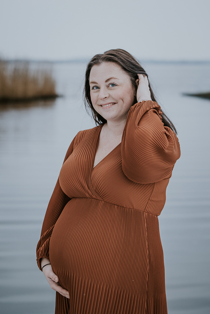 Zwangerschapsfotografie bij het Lauwersmeer door fotograaf Nickie Fotografie uit Friesland.