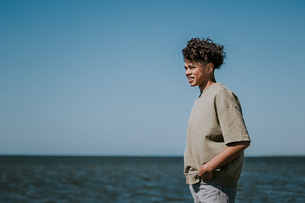 Portret bij de zee door fotograaf Nickie Fotografie uit Dokkum, Friesland.