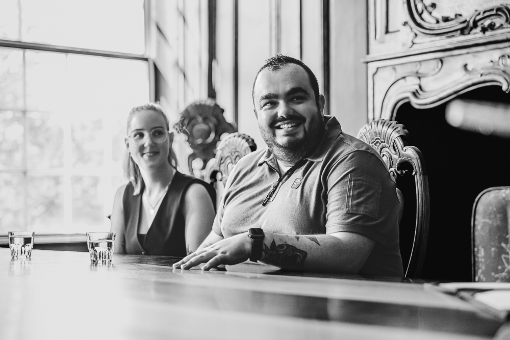 Geregistreerd partnerschap in de trouwzaal van de oude stadhuis in Dokkum. Fotoreportage door fotograaf Nickie Fotografie uit Friesland.