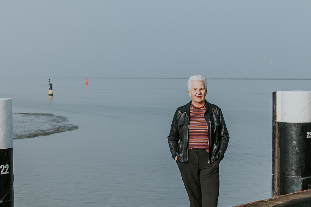 Fotograaf Dokkum. Portret bij serene Waddenzee door Nickie Fotografie uit Friesland.