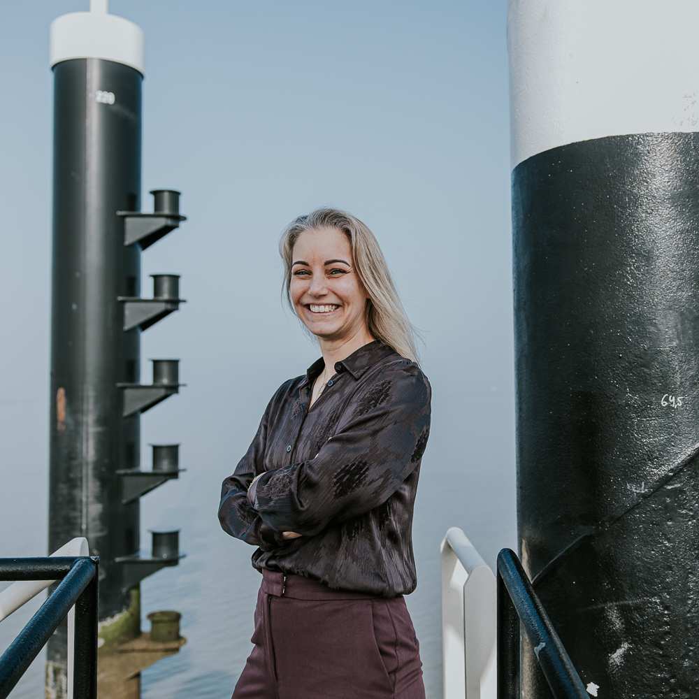 Portret op de pier van Holwert door fotograaf Nickie Fotografie uit Friesland.