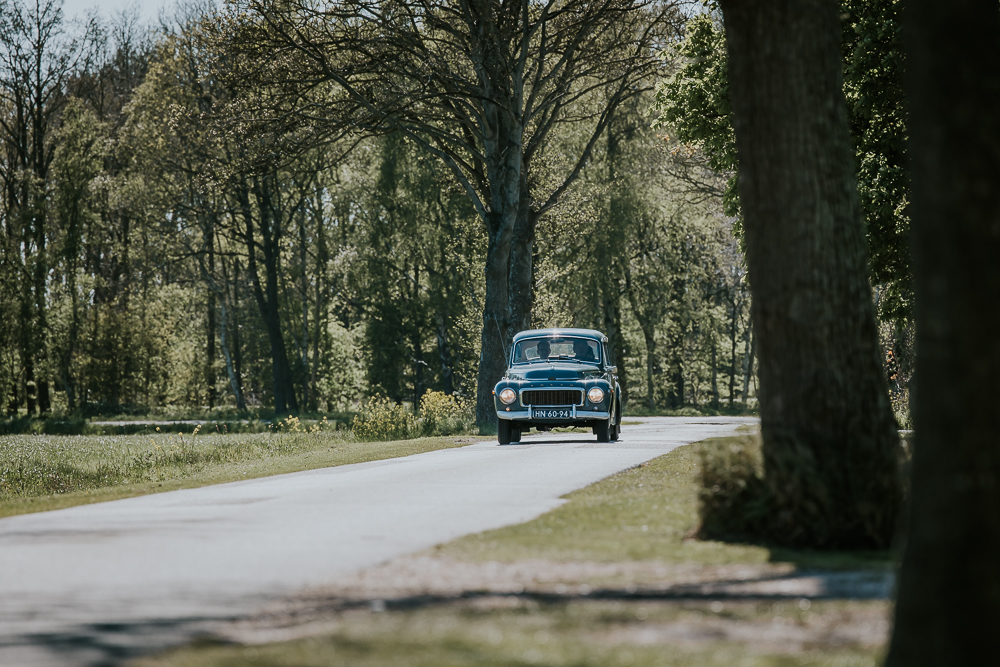 Mooie oude Volvo als trouwauto.