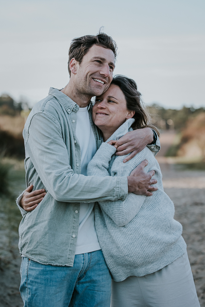 Bolle buik shoot met partner door fotograaf Nickie Fotografie uit Dokkum, Friesland.
