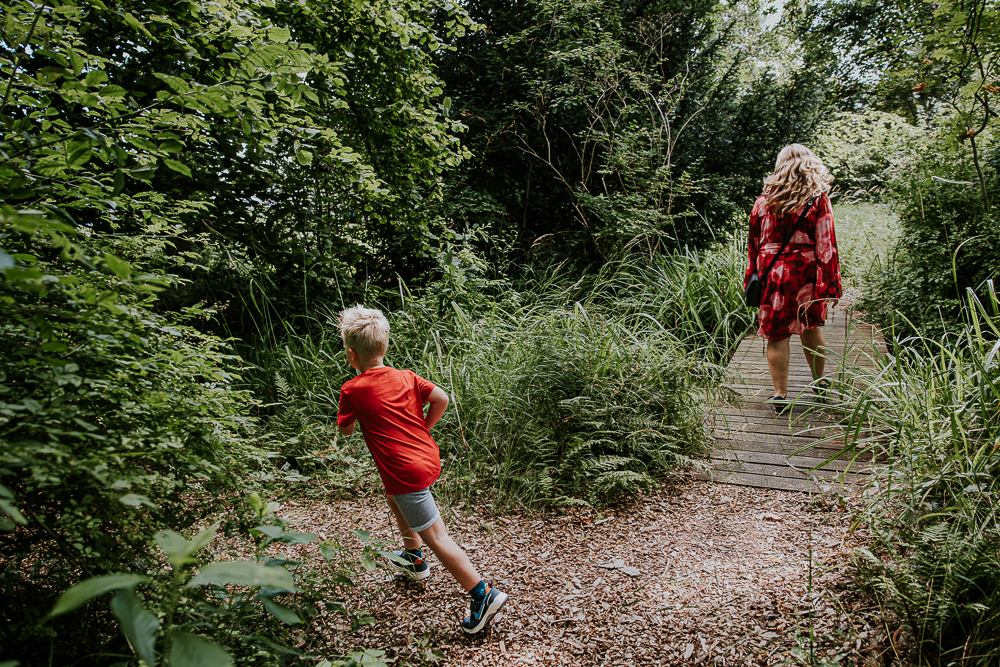 Lifestyle gezinsreportage  in de natuur door fotograaf Nickie Fotografie.