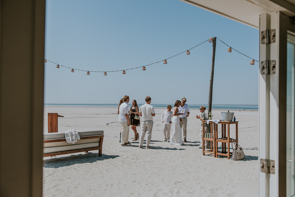 Trouwborrel op het strand.