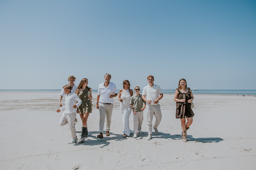Fotoshoot op het strand van Ameland door fotograaf Nickie Fotografie uit Friesland.